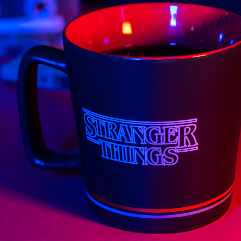 Caneca Stranger Things Presente Amigo